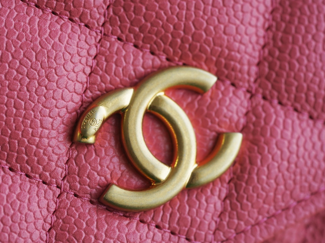 Chanel 22P Handle Coral Pink  