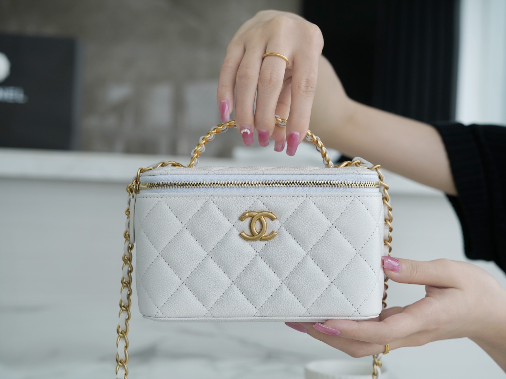 Chanel 22S Cut-Out Handle Long Box White  