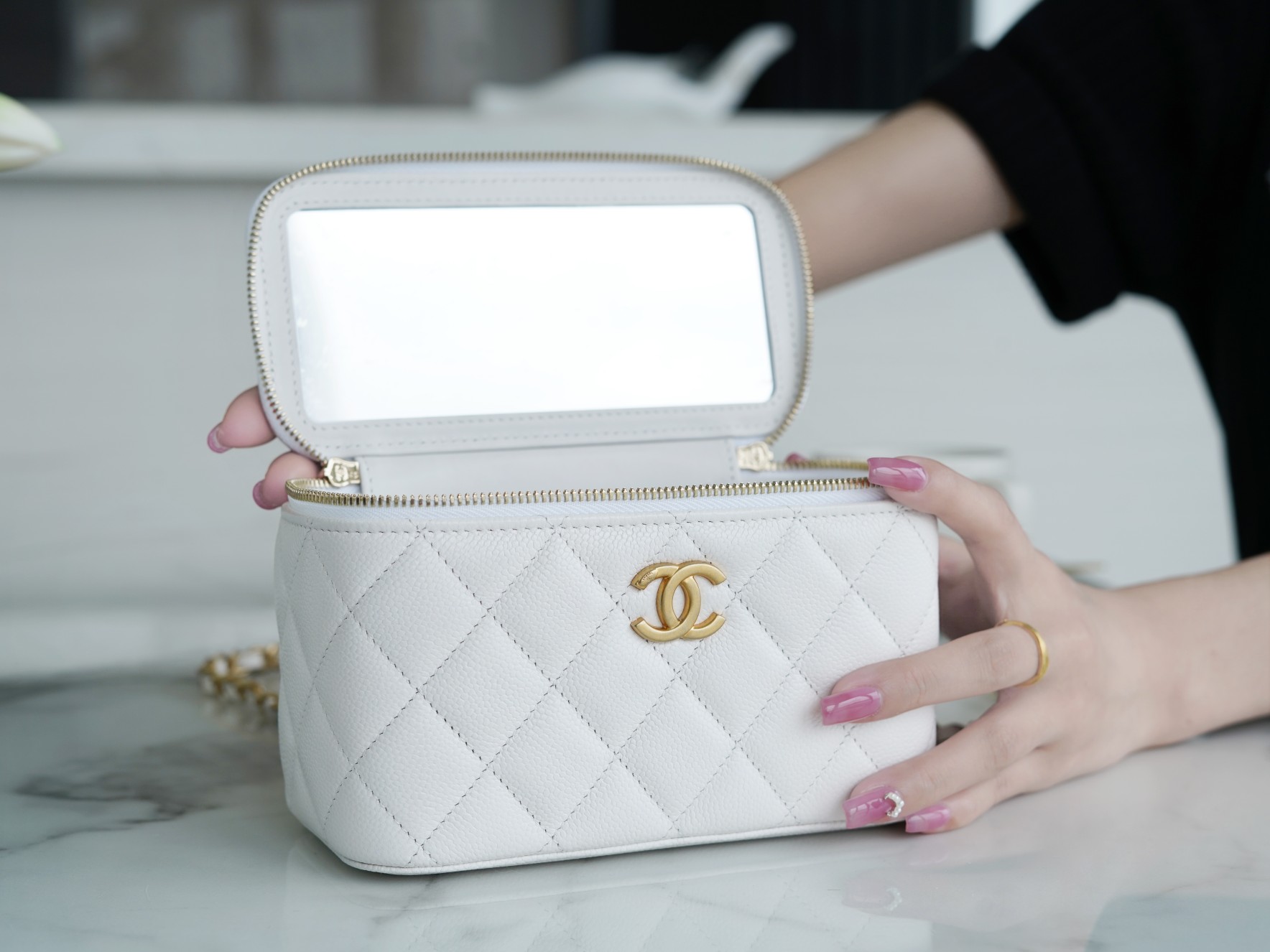 Chanel 22S Cut-Out Handle Long Box White  