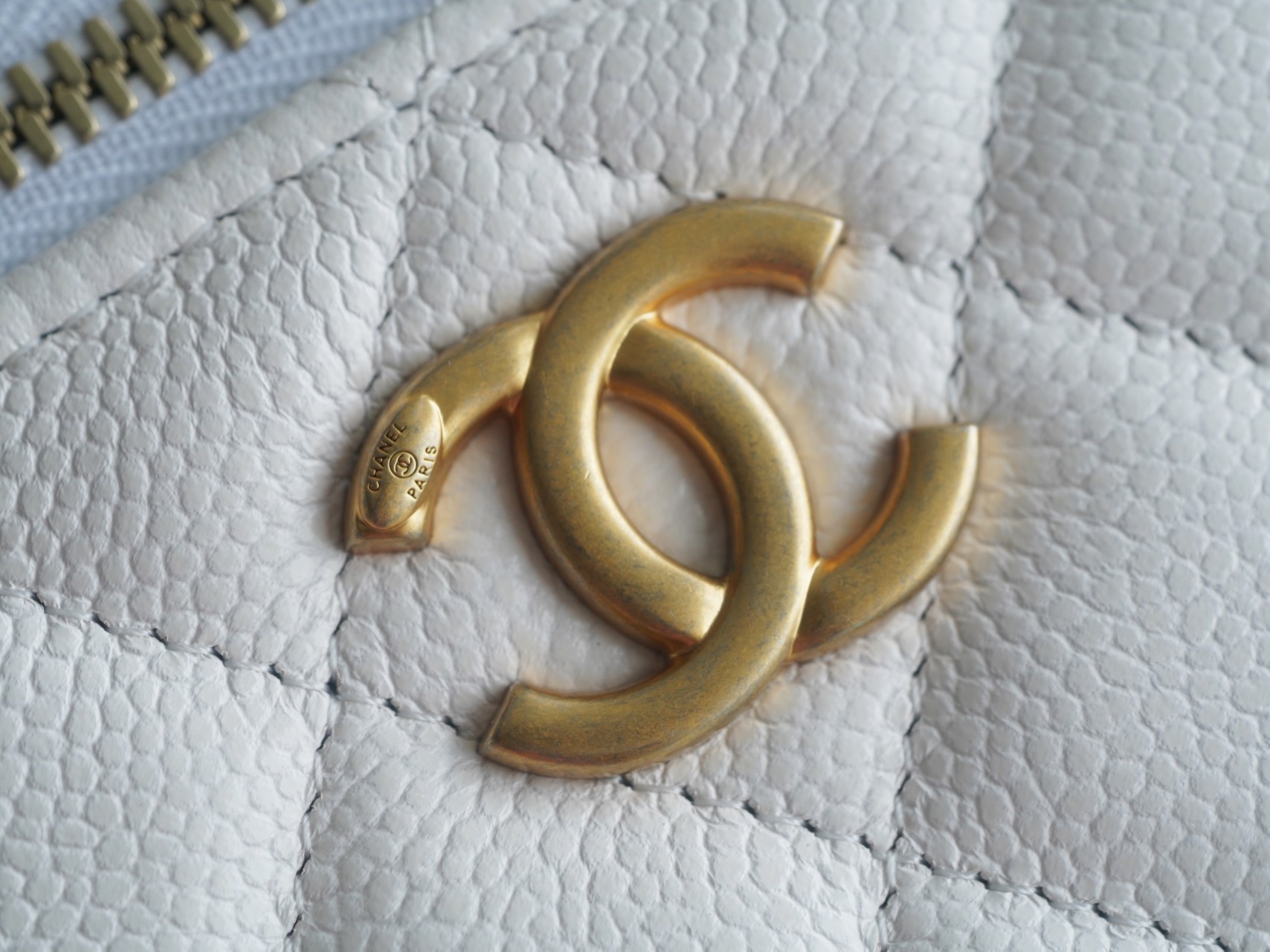 Chanel 22S Cut-Out Handle Long Box White  