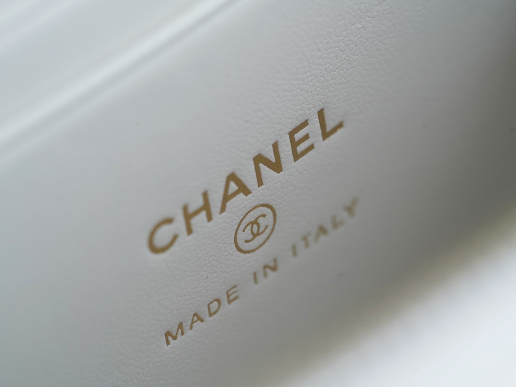 Chanel 22S Cut-Out Handle Long Box White  