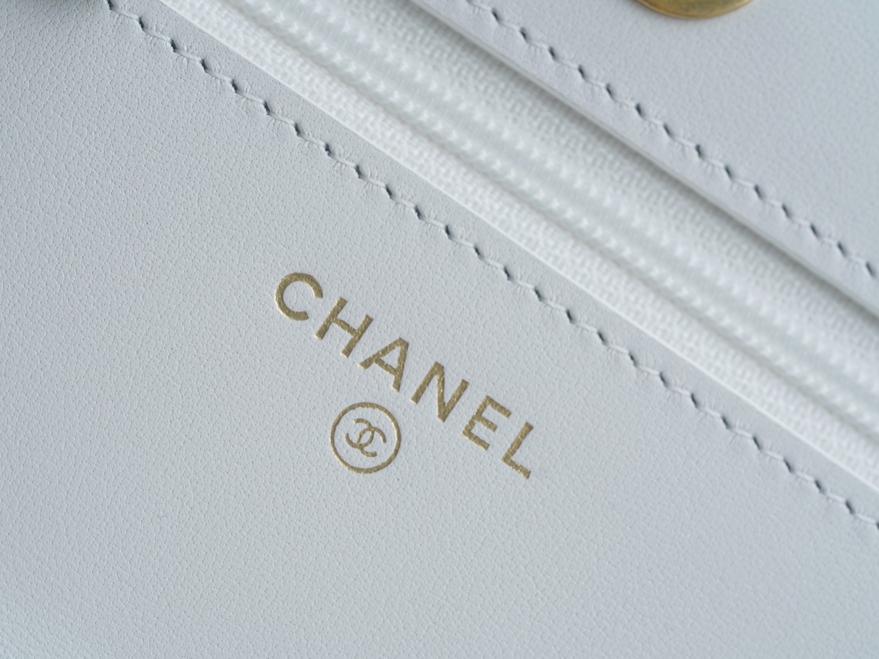 Chanel 22S Cut-Out Handle Long Box White  