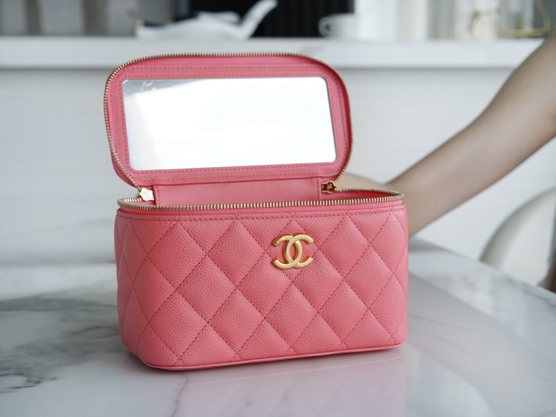 Chanel 22S Cut-Out Handle Long Box Coral Pink  