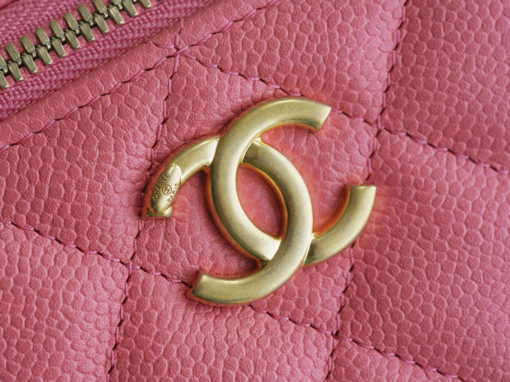 Chanel 22S Cut-Out Handle Long Box Coral Pink  