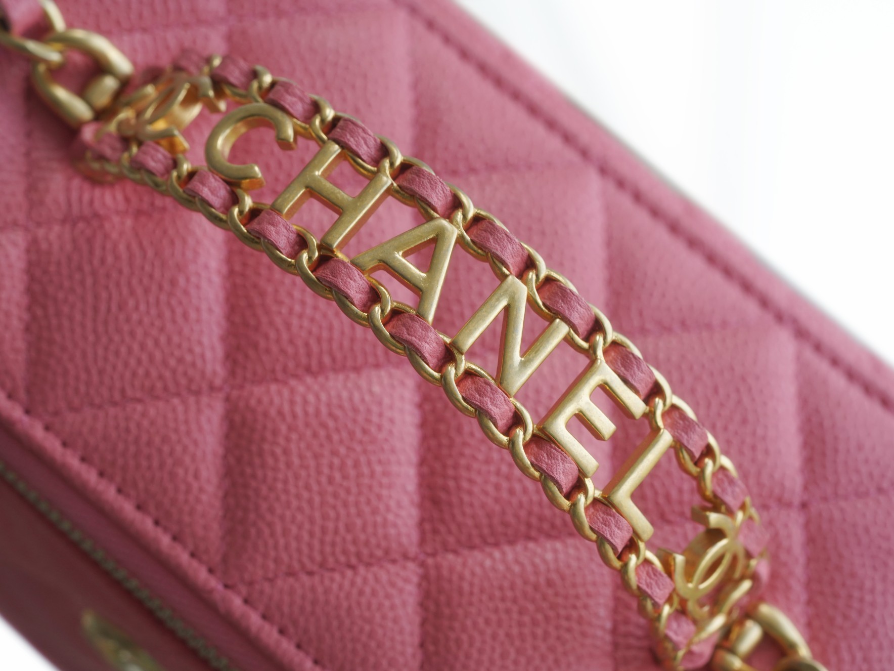 Chanel 22S Cut-Out Handle Long Box Coral Pink  