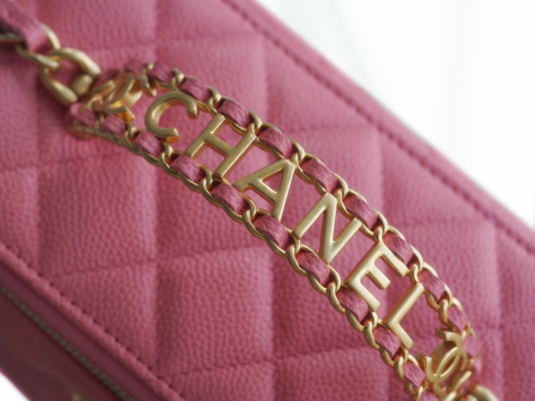 Chanel 22S Cut-Out Handle Long Box Coral Pink  