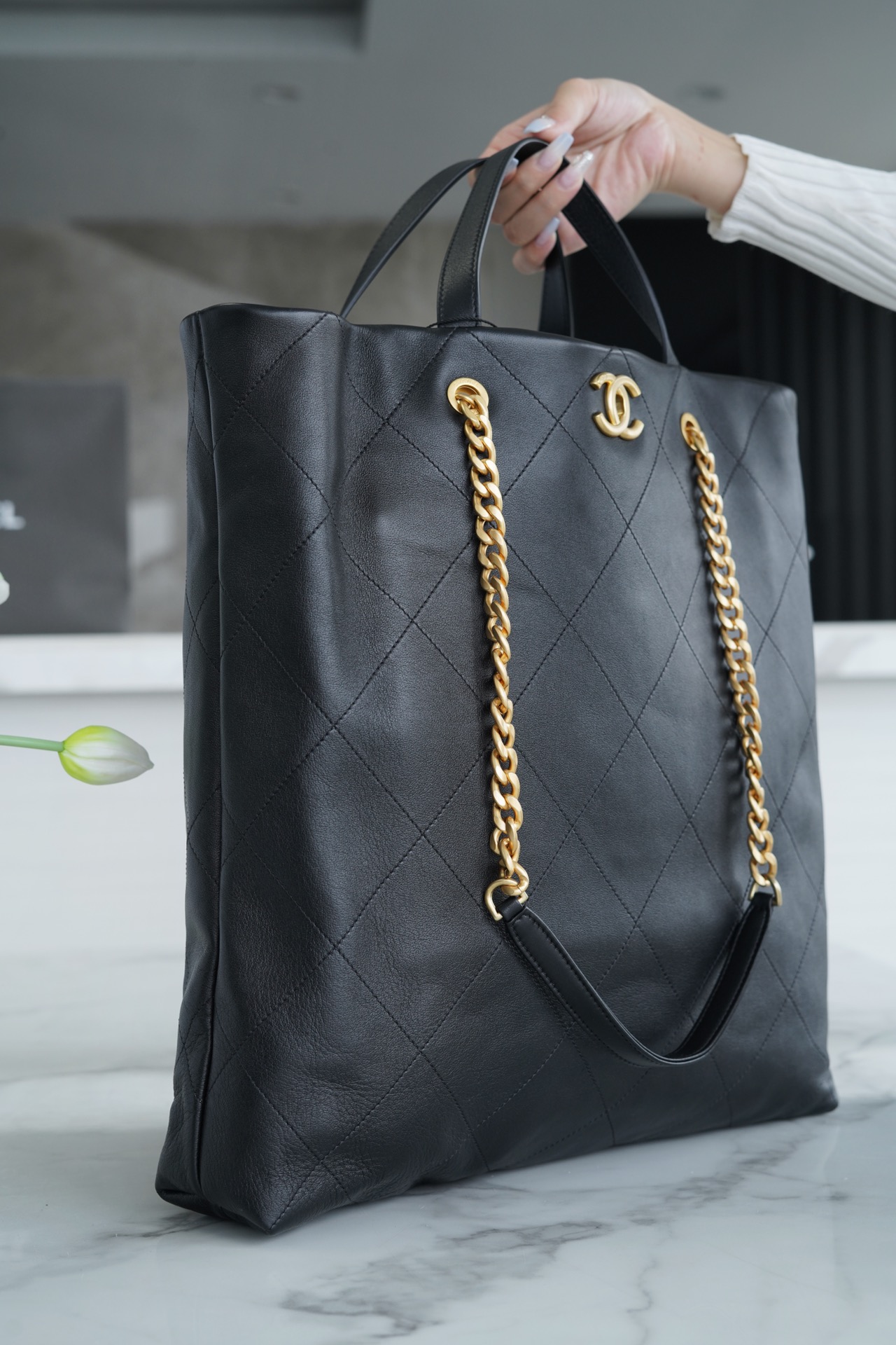 Chanel 22SS Latest Maxi Shopping Bag Black Grain Calfskin  