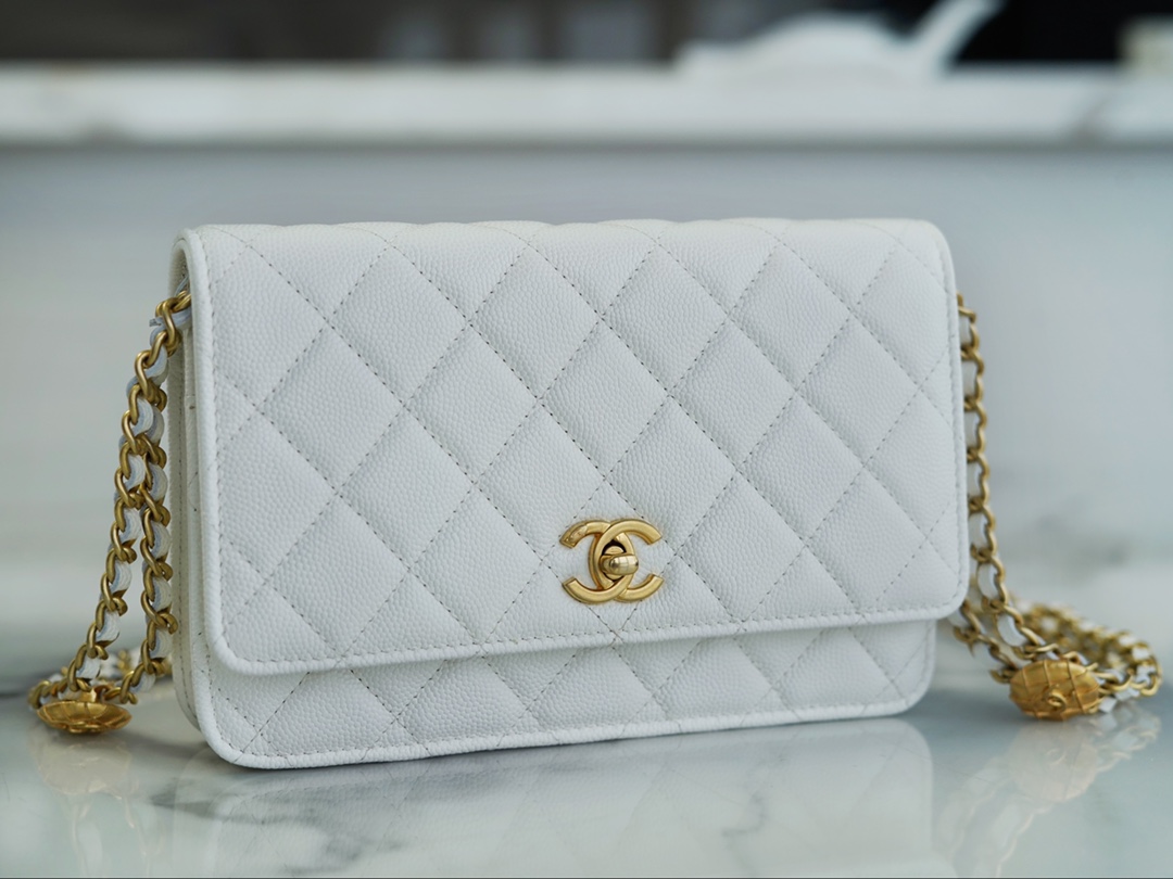 Chanel 22A Gold White Lizard-Print Calfskin with Vintage Gold Clasp  