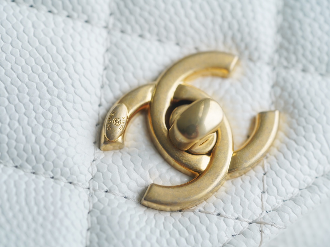 Chanel 22A Gold White Lizard-Print Calfskin with Vintage Gold Clasp  