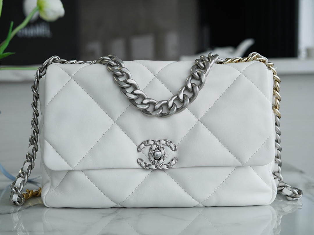 Chanel 19 BAG 22C Silver Accessories White Medium  