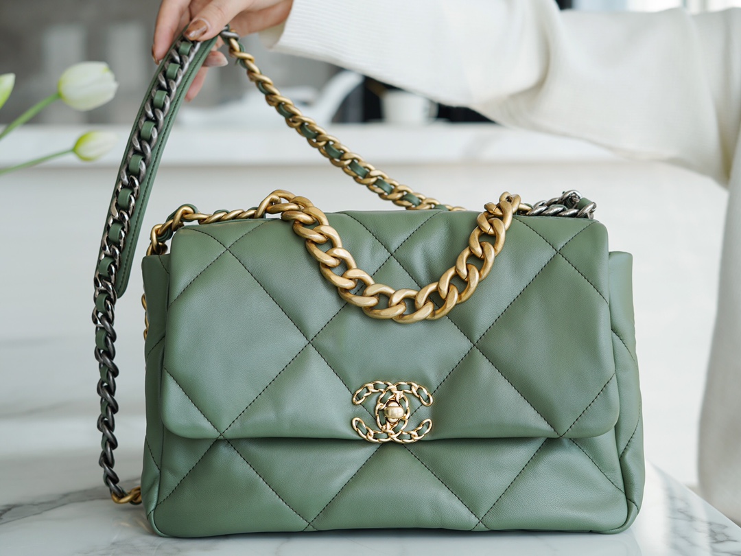 CHANEL L 19 BAG Autumn/Winter New Color Matcha Green Medium  