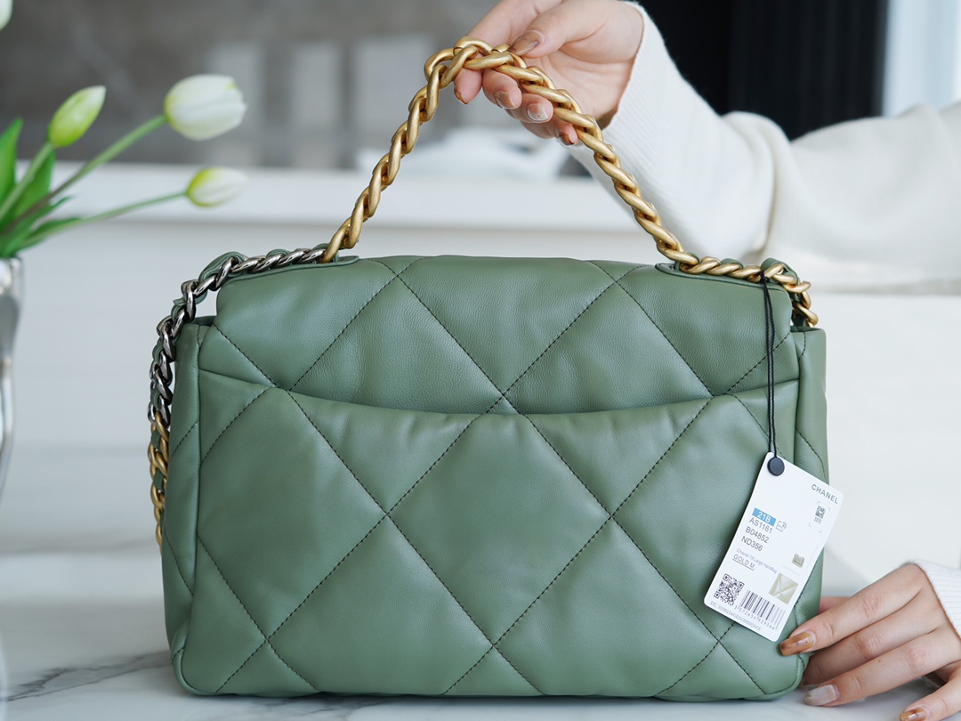 CHANEL L 19 BAG Autumn/Winter New Color Matcha Green Medium  