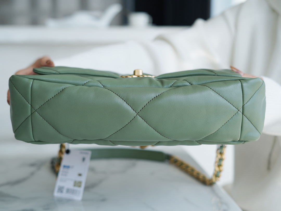 CHANEL L 19 BAG Autumn/Winter New Color Matcha Green Medium  