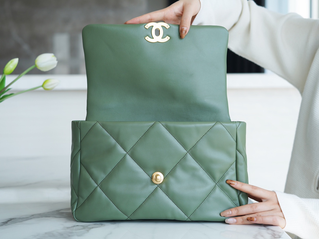 CHANEL L 19 BAG Autumn/Winter New Color Matcha Green Medium  