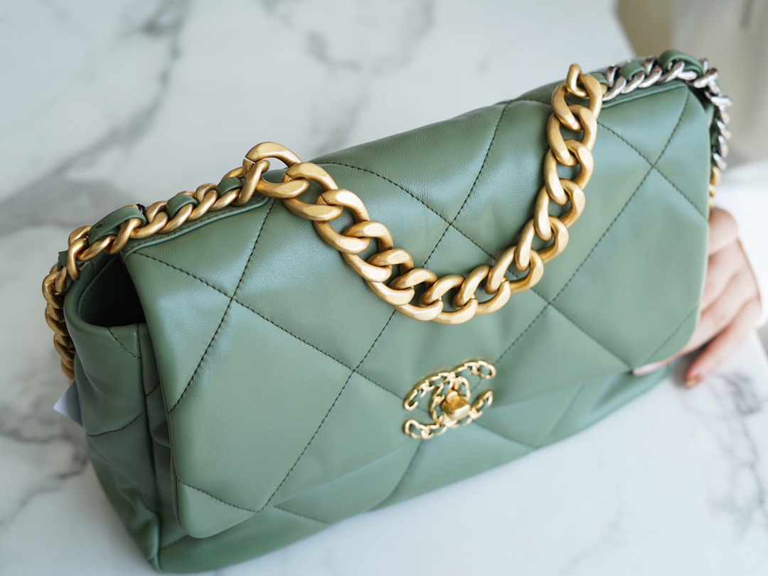 CHANEL L 19 BAG Autumn/Winter New Color Matcha Green Medium  