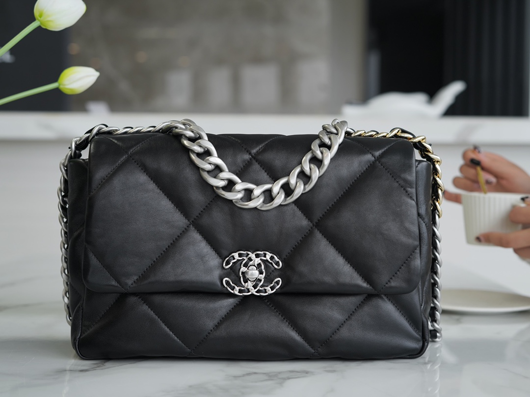 19 BAG 22C Silver Hardware Black Medium  