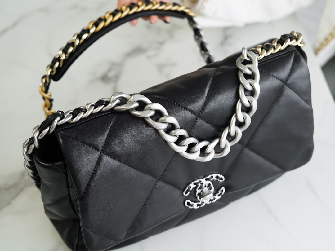 19 BAG 22C Silver Hardware Black Medium  