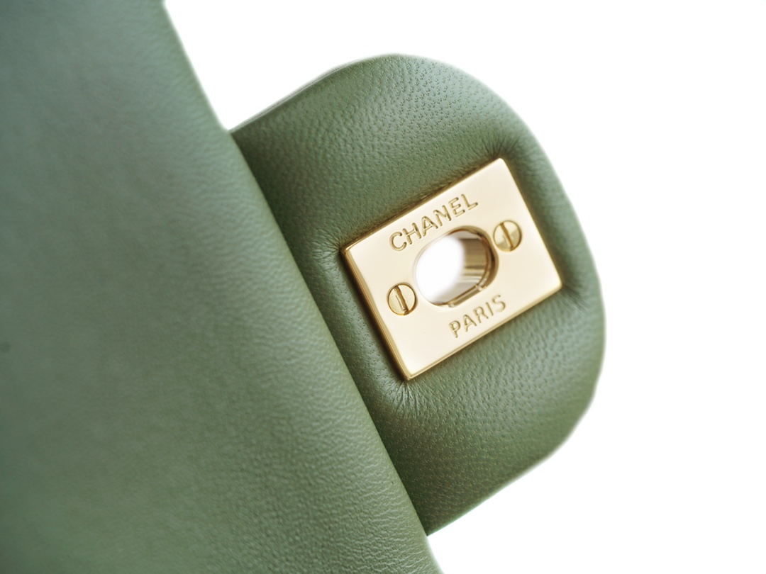 CF Classic Flap Medium Classic Green Lambskin  