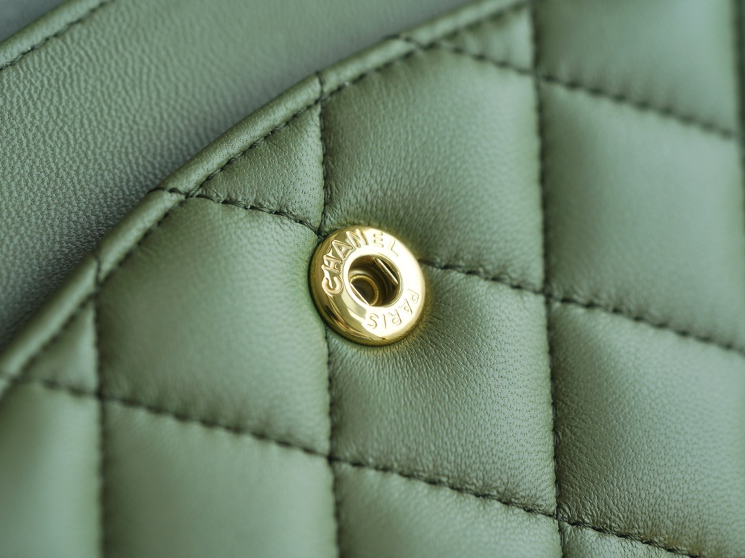 CF Classic Flap Medium Classic Green Lambskin  