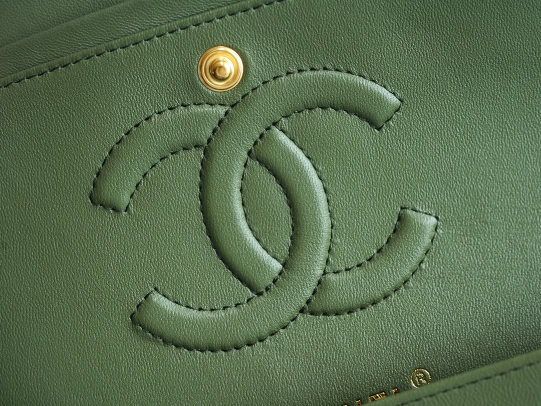 CF Classic Flap Medium Classic Green Lambskin  