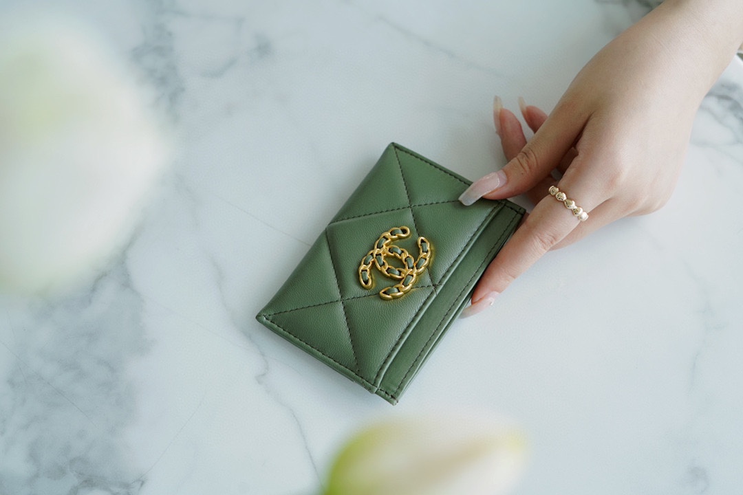 19 Series Card Holder Matcha Green 19 Series Classic Diamond Design Lambskin  