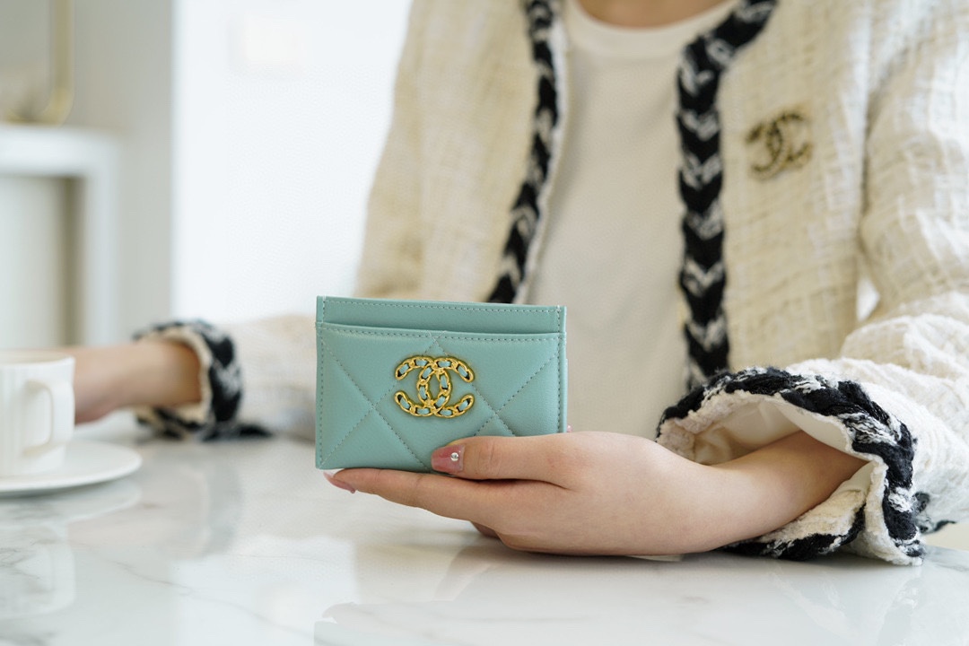 19 Series Card Holder Tiffany Blue Lambskin  