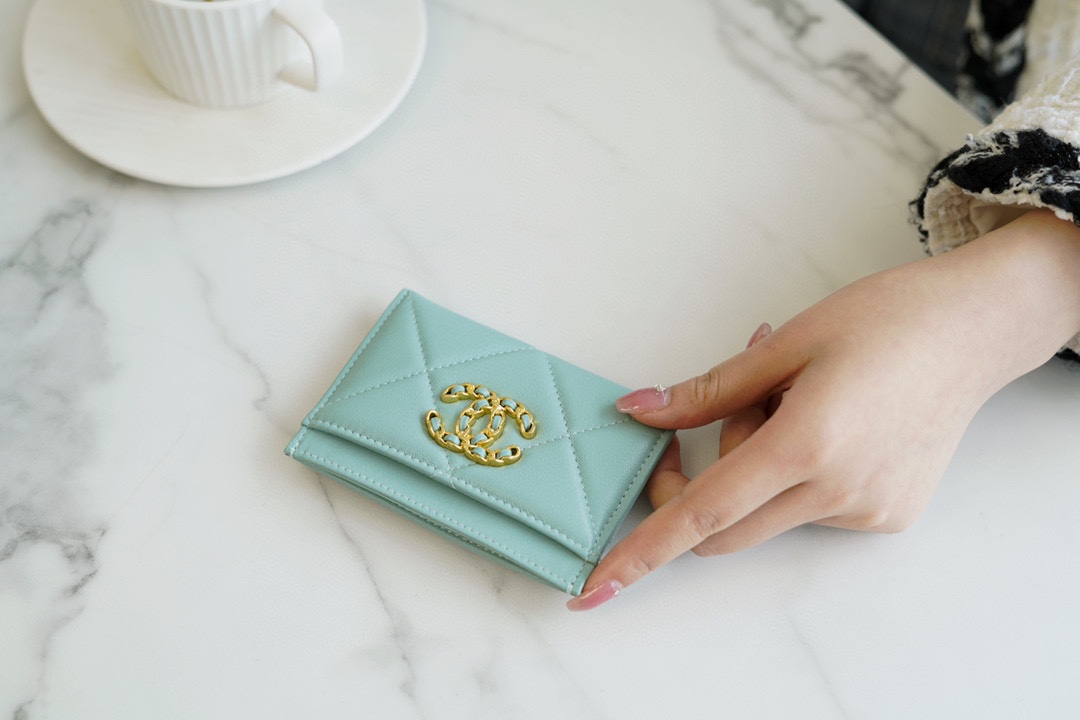 19 Series Card Holder Tiffany Blue Lambskin  