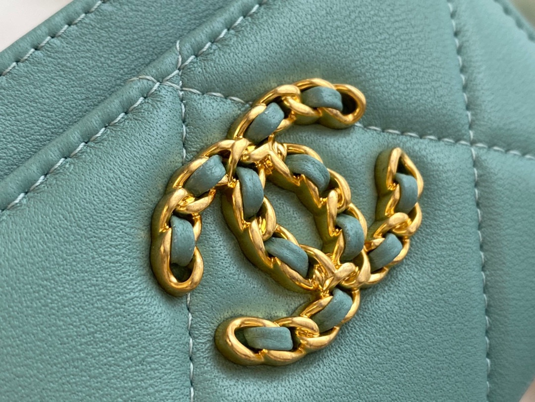 19 Series Card Holder Tiffany Blue Lambskin  