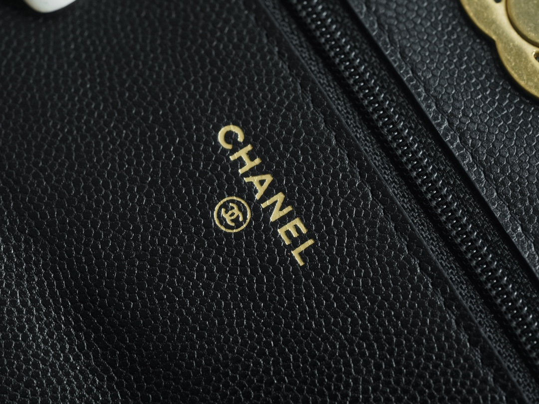 CHANEL 22K New Chain WOC Black & Gold Lizard Grain Calfskin  