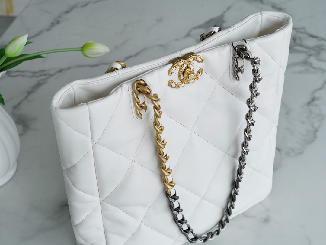 CHANEL 22B 19 BAG Tote White Lambskin  