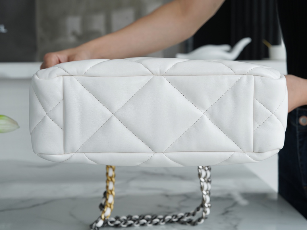 CHANEL 22B 19 BAG Tote White Lambskin  