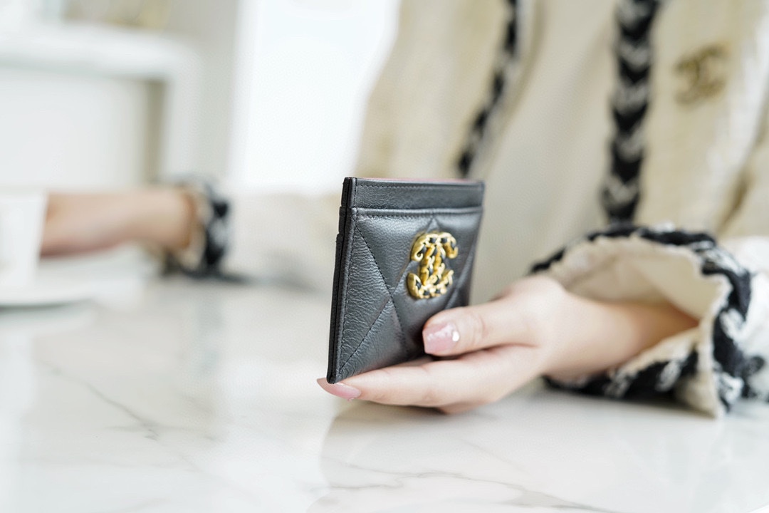 19 Series Cardholder Classic Color Black Gold  