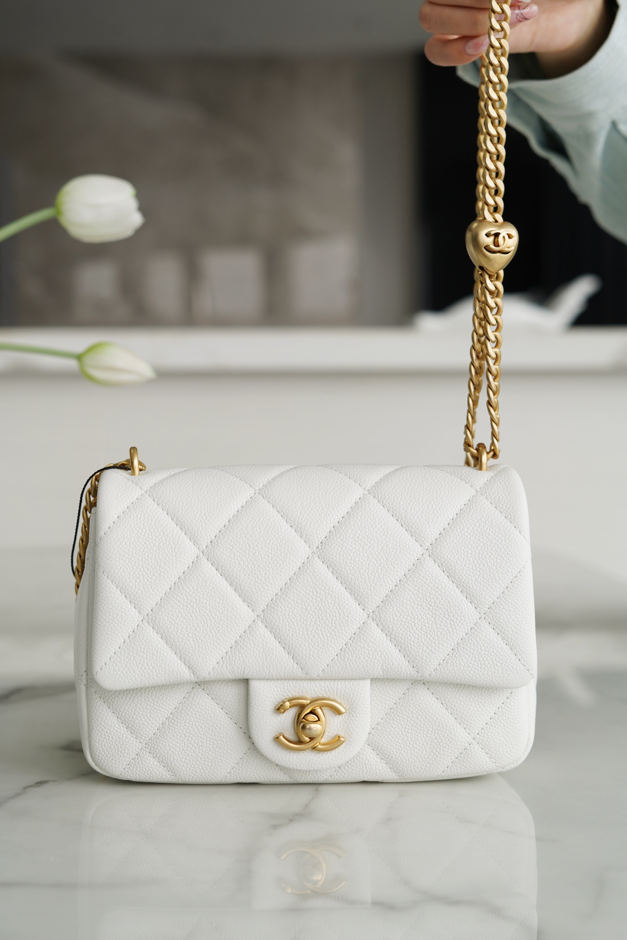 CHANEL 23P Spring/Summer New Heart Adjustable Buckle Square Bag White Calfskin