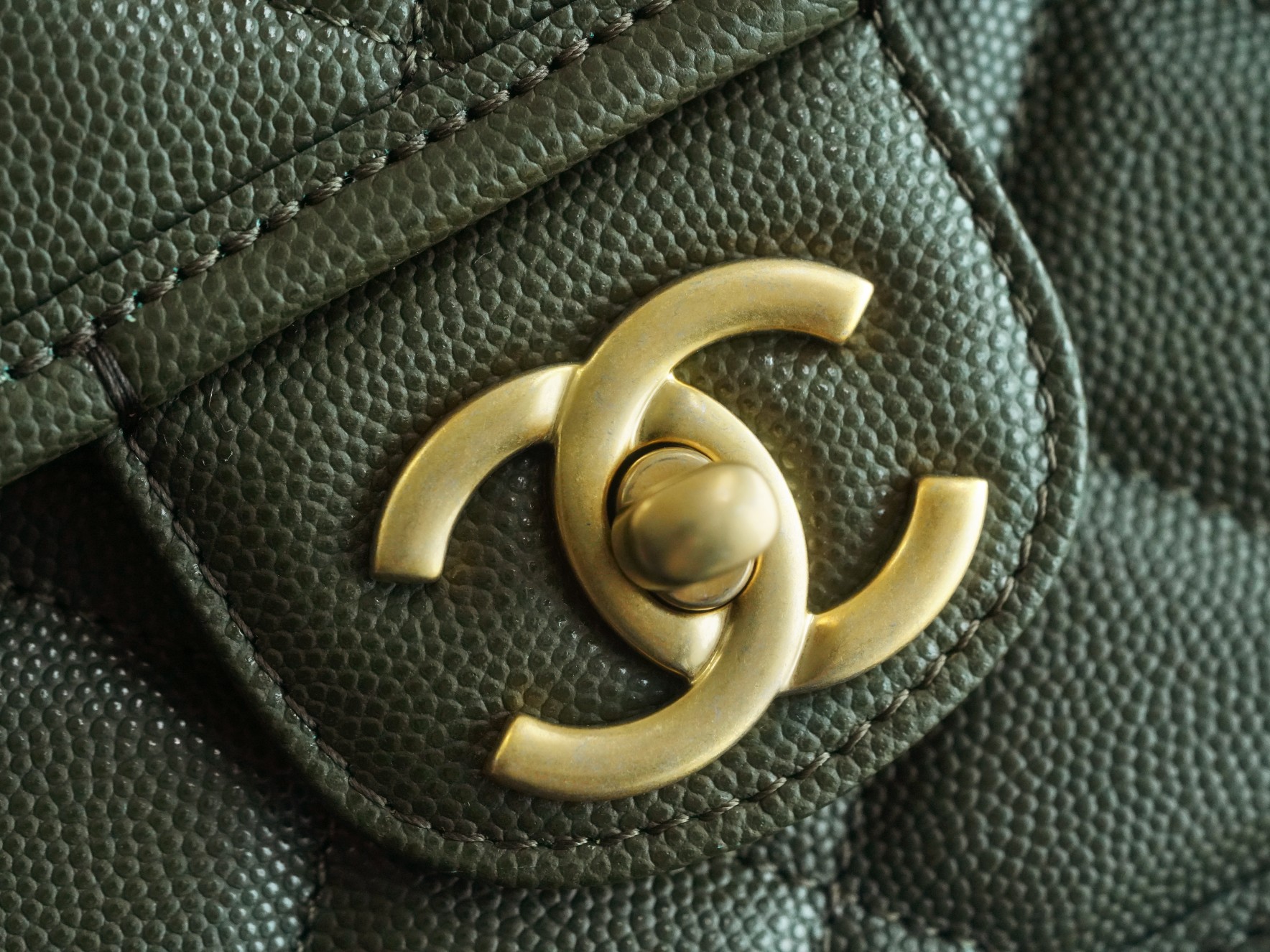 CHANEL 22K Messenger Tofu Bag Large Olive Green Calfskin  