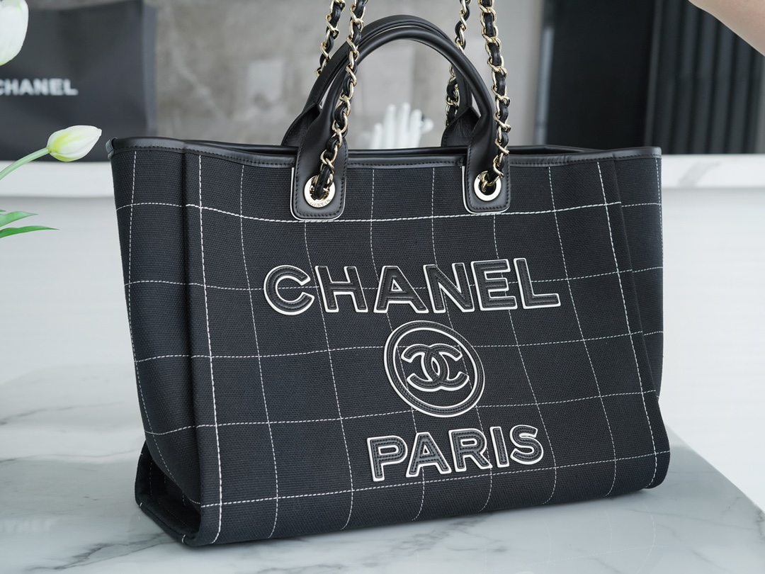 CHANEL 23P Maxi Shopping Bag Black Calfskin  