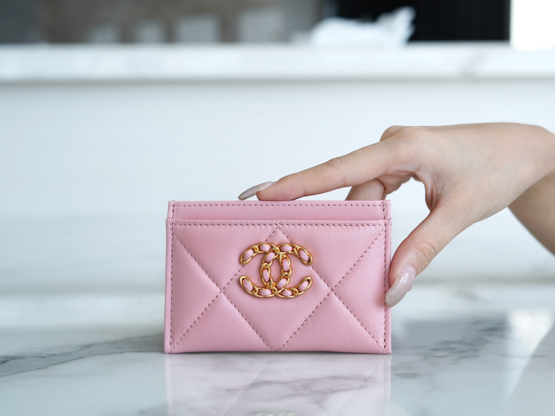 19 Series Card Holder Small Lambskin Pink  