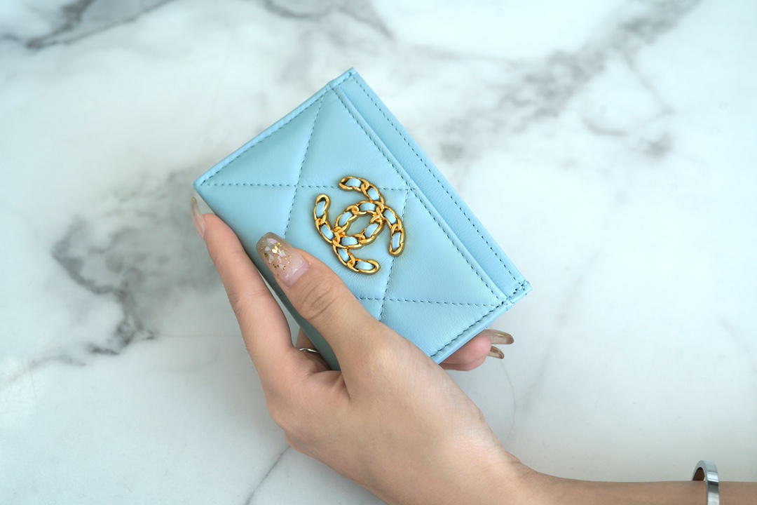 19 Series Card Holder Small Lambskin Light Blue  