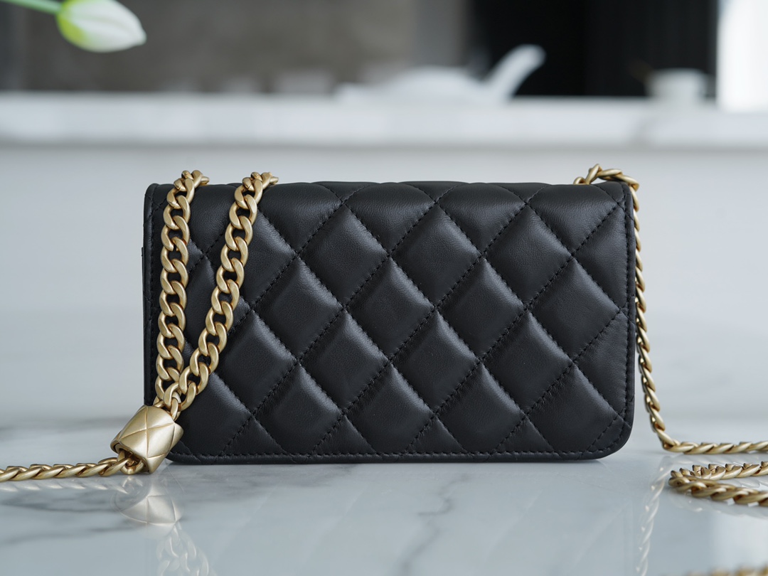 CHANEL 22K New Chain Flap Phone Bag Black  