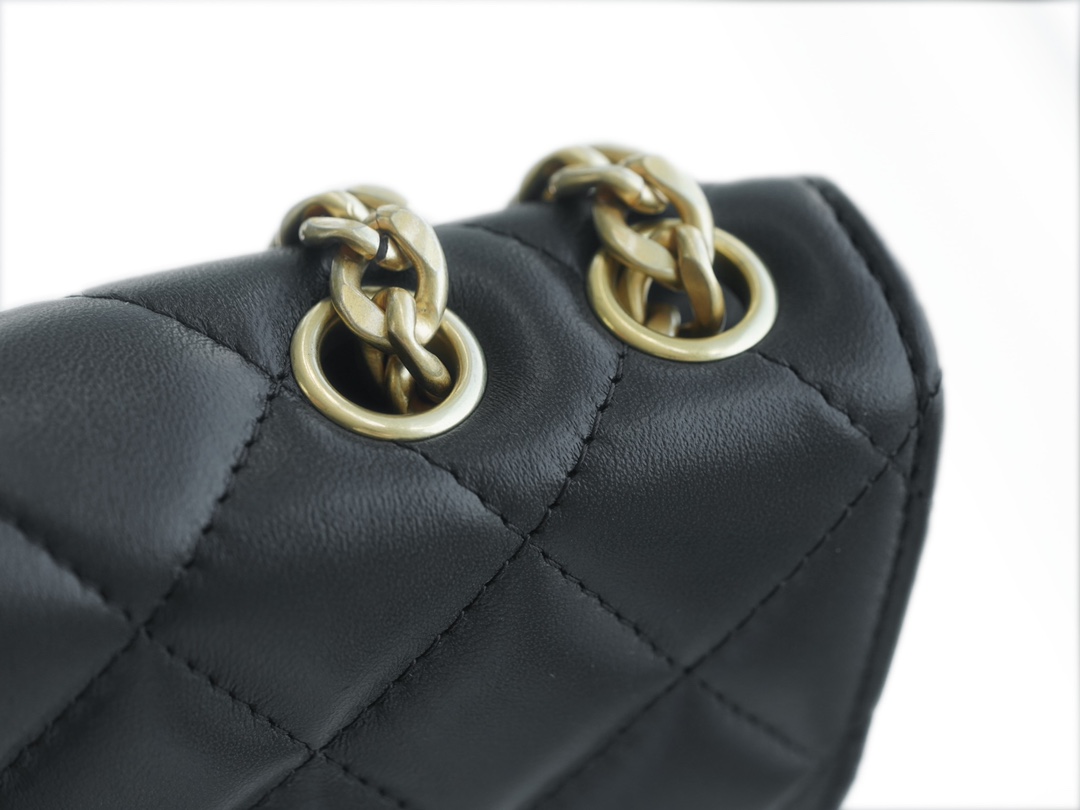 CHANEL 22K New Chain Flap Phone Bag Black  