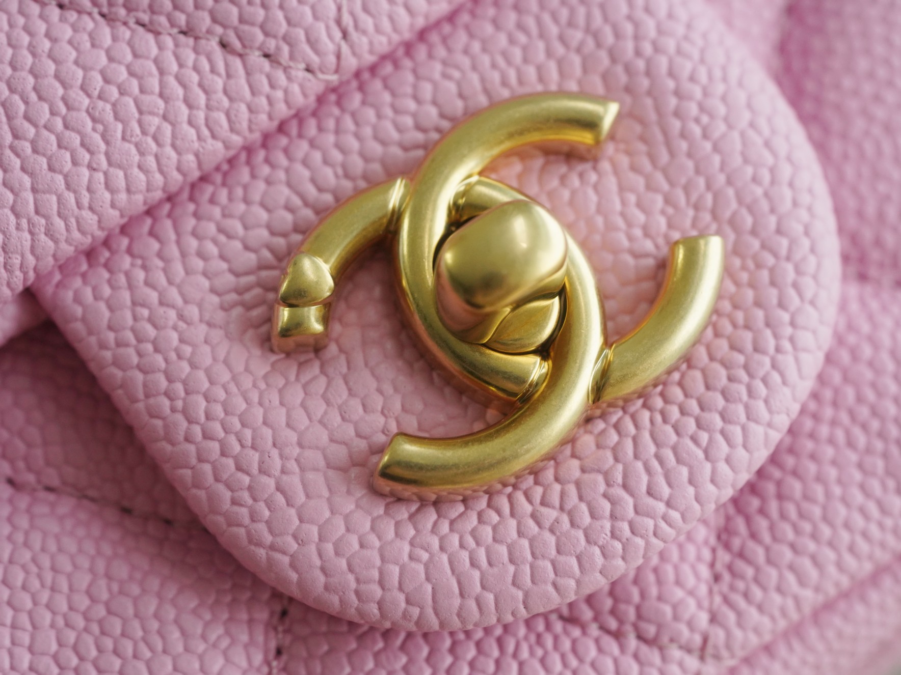 CHANEL 23P Heart Adjustable Mini Pink Grainy Calfskin  