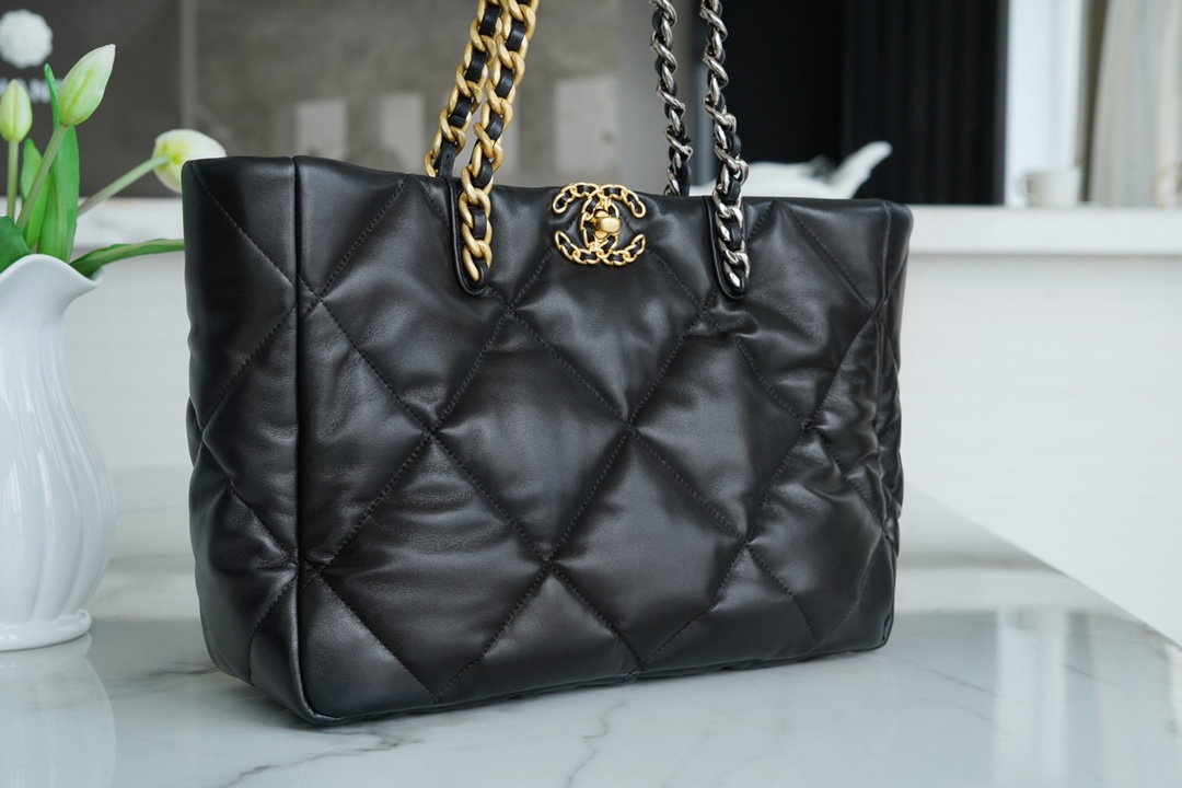 CHANEL 22B 19 Bag Tote Horizontal  