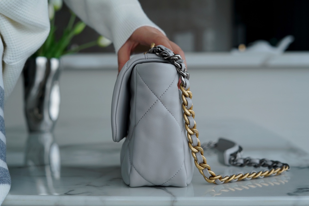 CHANEL 19 BAG Fall/Winter New Color Light Gray  