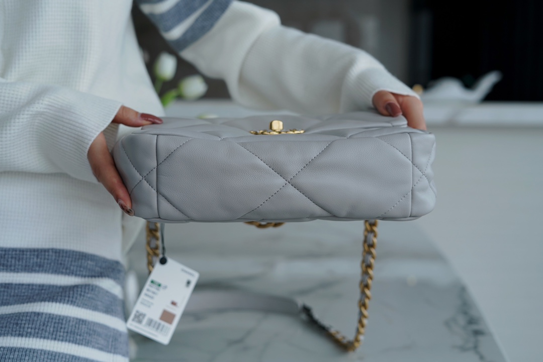 CHANEL 19 BAG Fall/Winter New Color Light Gray  