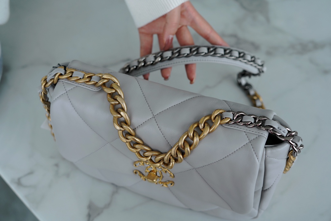 CHANEL 19 BAG Fall/Winter New Color Light Gray  