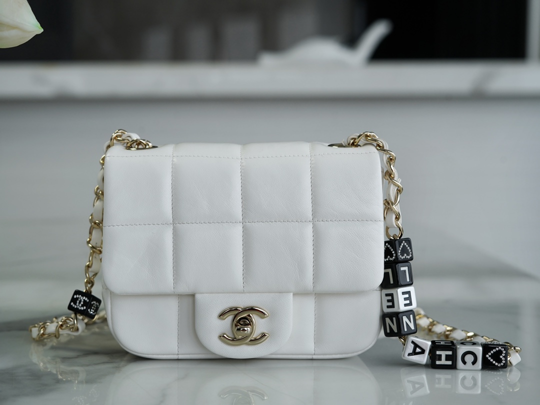 CHANEL 23C Early Spring Resort Series Flap Bag White Lambskin  