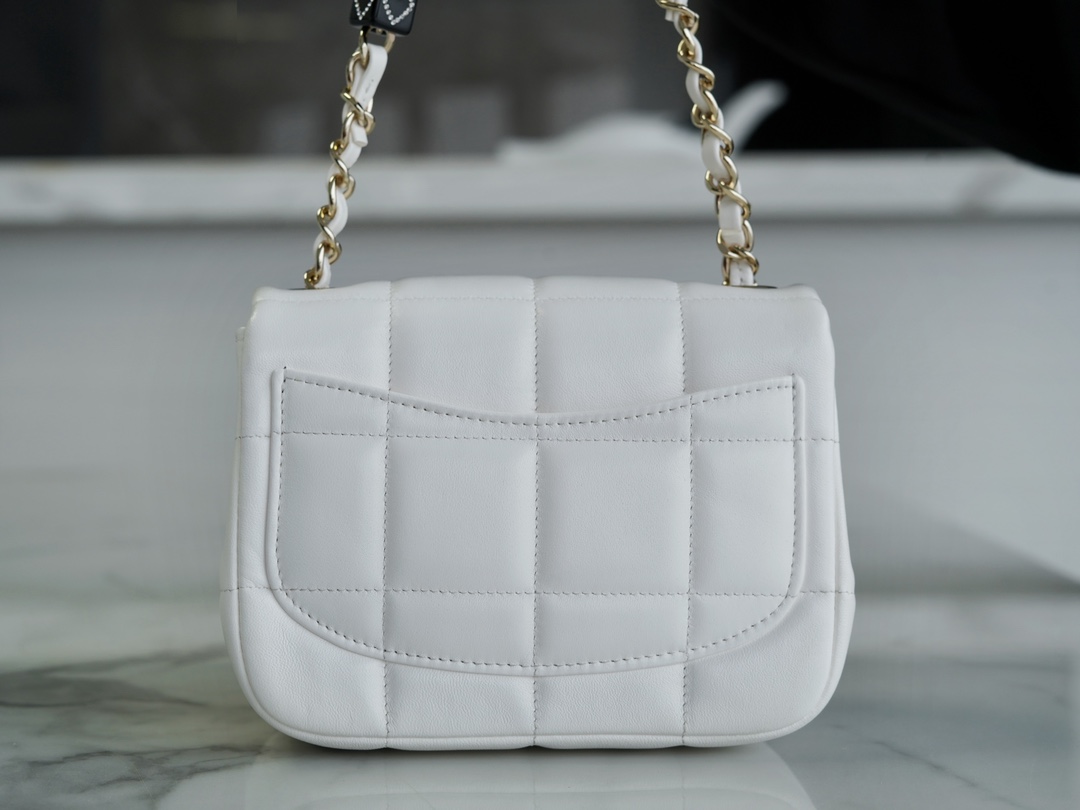 CHANEL 23C Early Spring Resort Series Flap Bag White Lambskin  