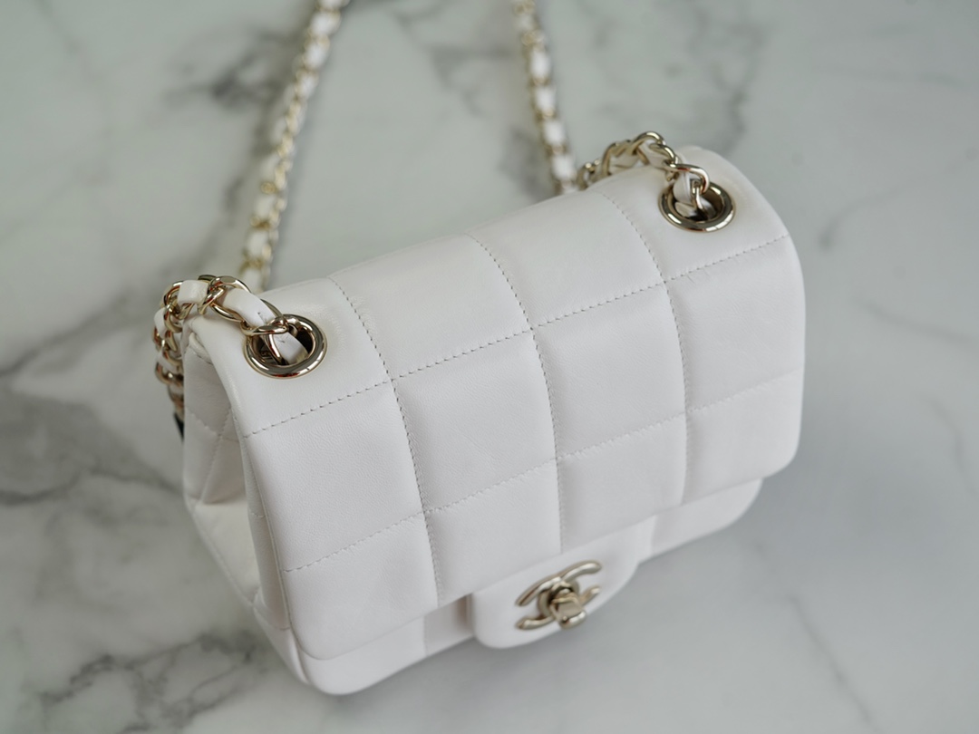 CHANEL 23C Early Spring Resort Series Flap Bag White Lambskin  