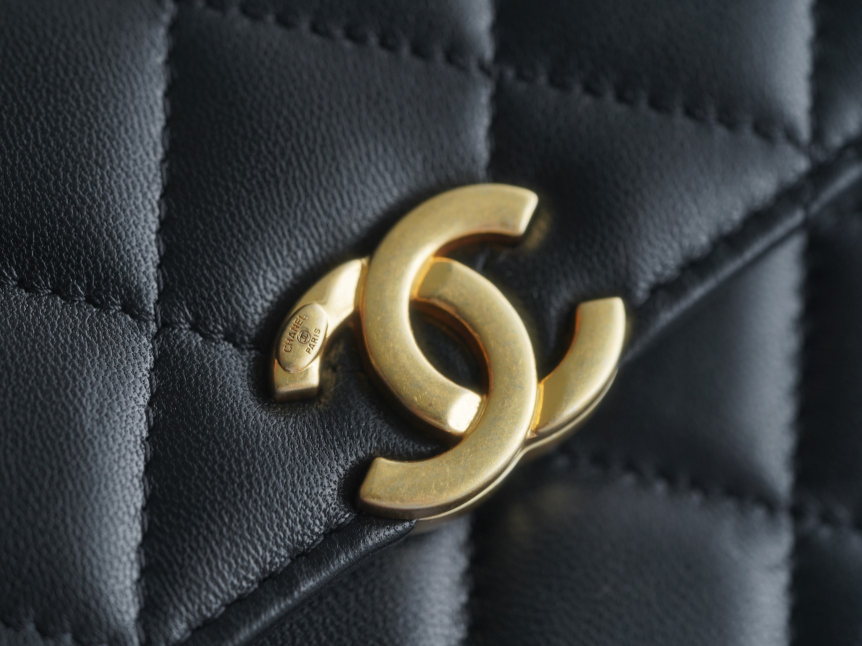 CHANEL 22B Enamel Handle Chain Bag Medium  