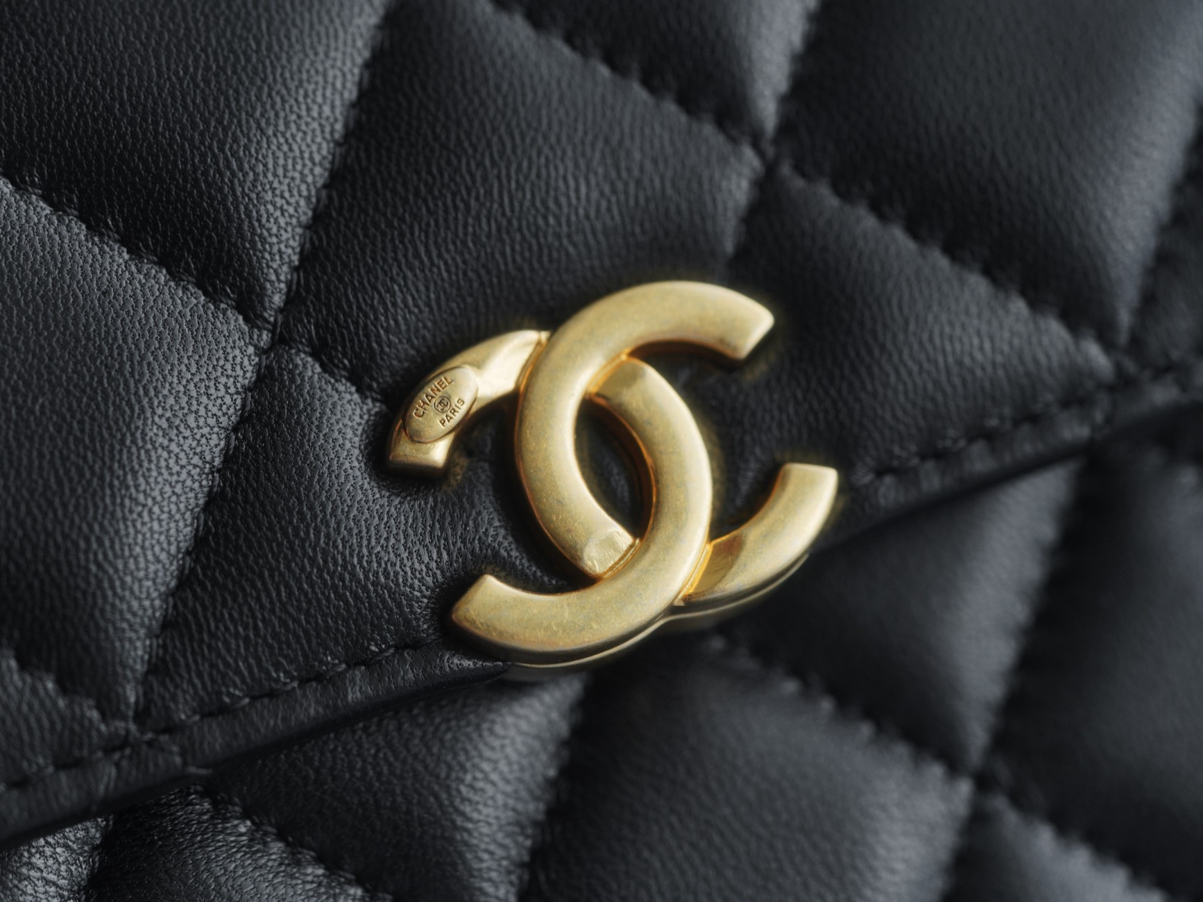 CHANEL 22B Enamel Handle Chain Bag Medium  