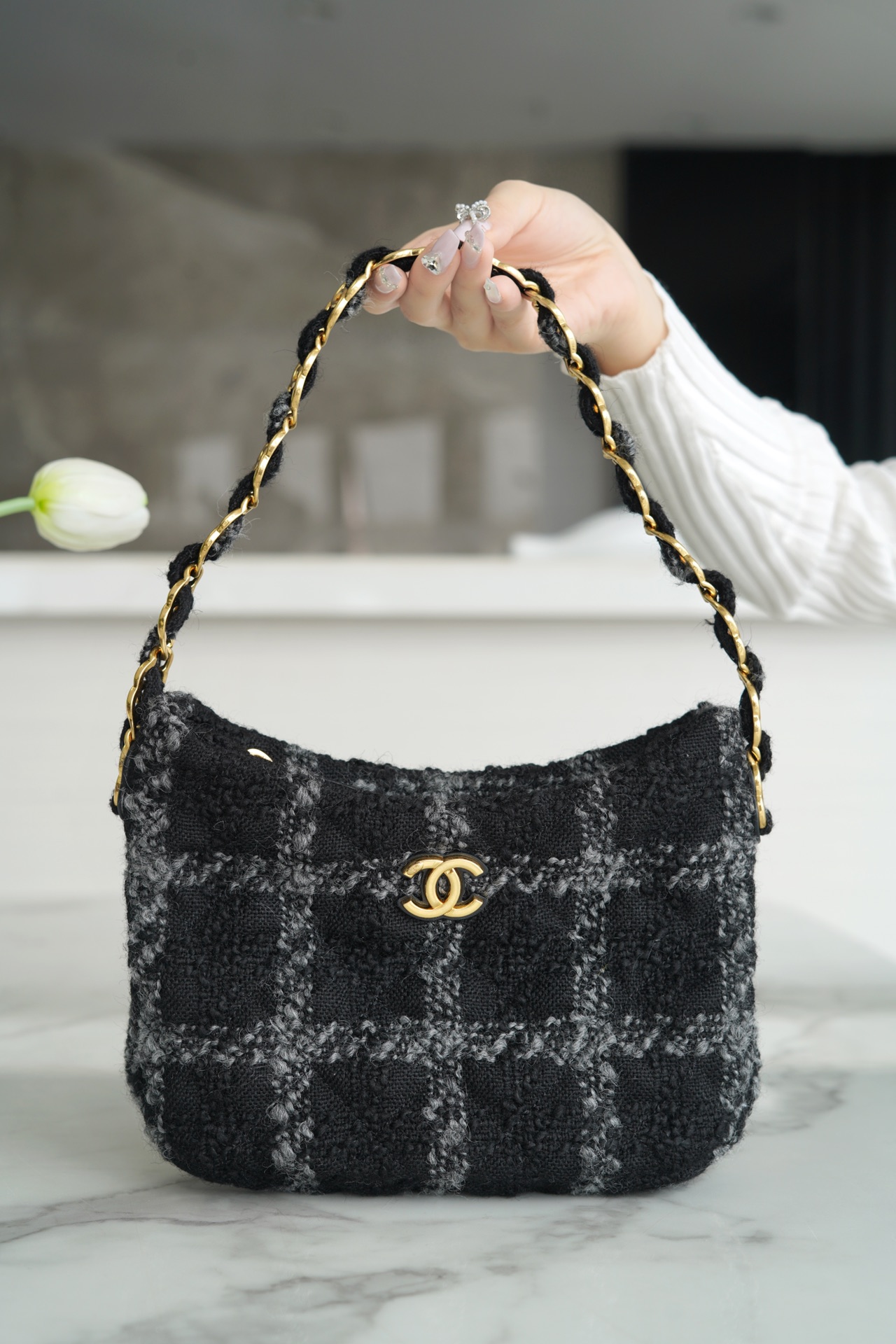 CHANEL 22K New Hobo Coarse Tweed Shoulder Bag  